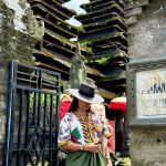 Galilea Montijo Instagram - Me quiero quedar en #Bali 🤦🏻‍♀️😍 #Indonesia #besakihmothertemple 3ra foto: Literal lloraba de emoción😊al sentir este lugar lleno de magia 😍 Besakih Mother Temple