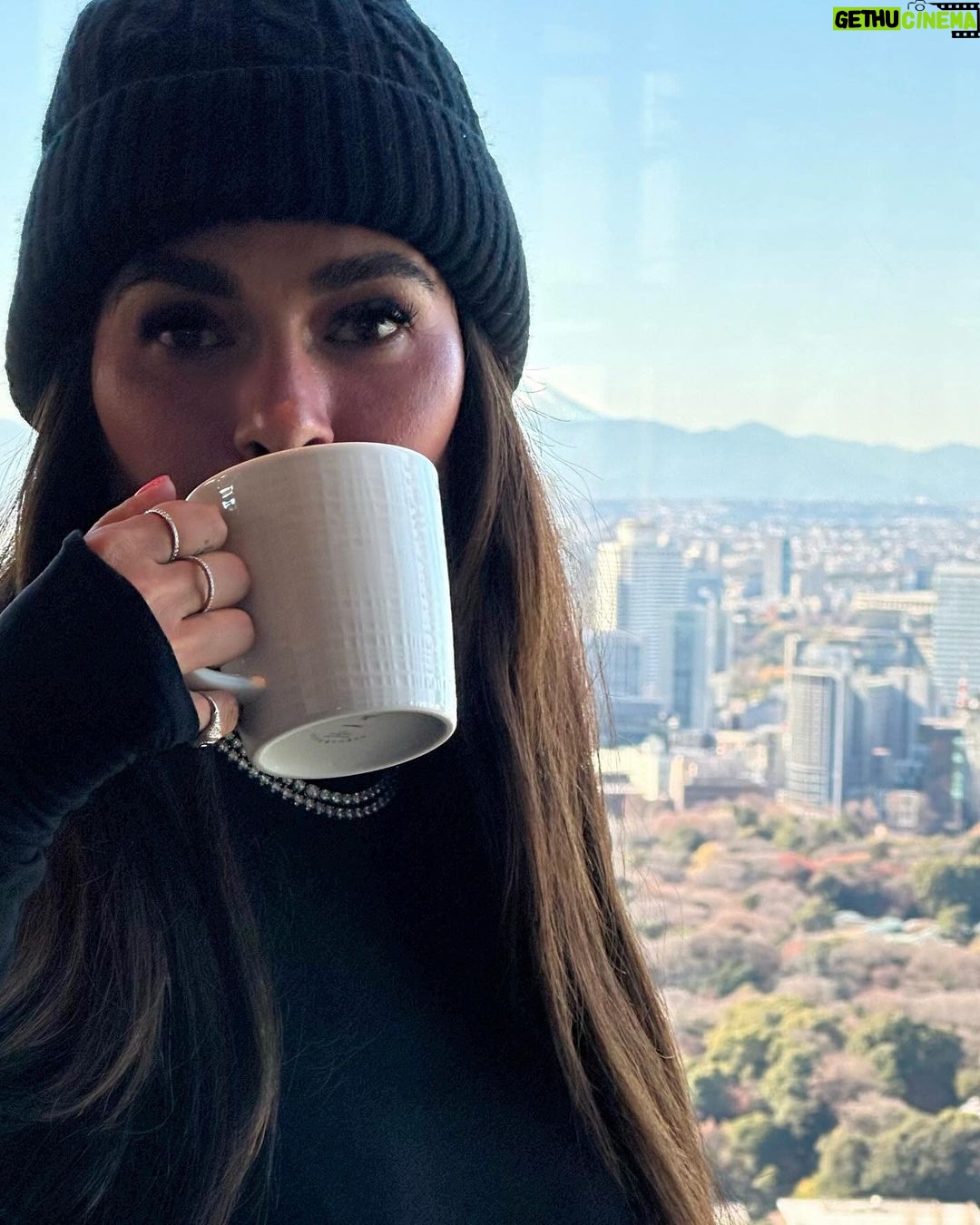 Galilea Montijo Instagram - El Monte Fuji 🗻 Y yo ❤️😍 #tokyo #montefuji Tokyo, Japan