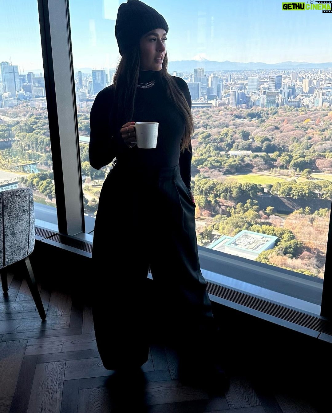 Galilea Montijo Instagram - El Monte Fuji 🗻 Y yo ❤️😍 #tokyo #montefuji Tokyo, Japan