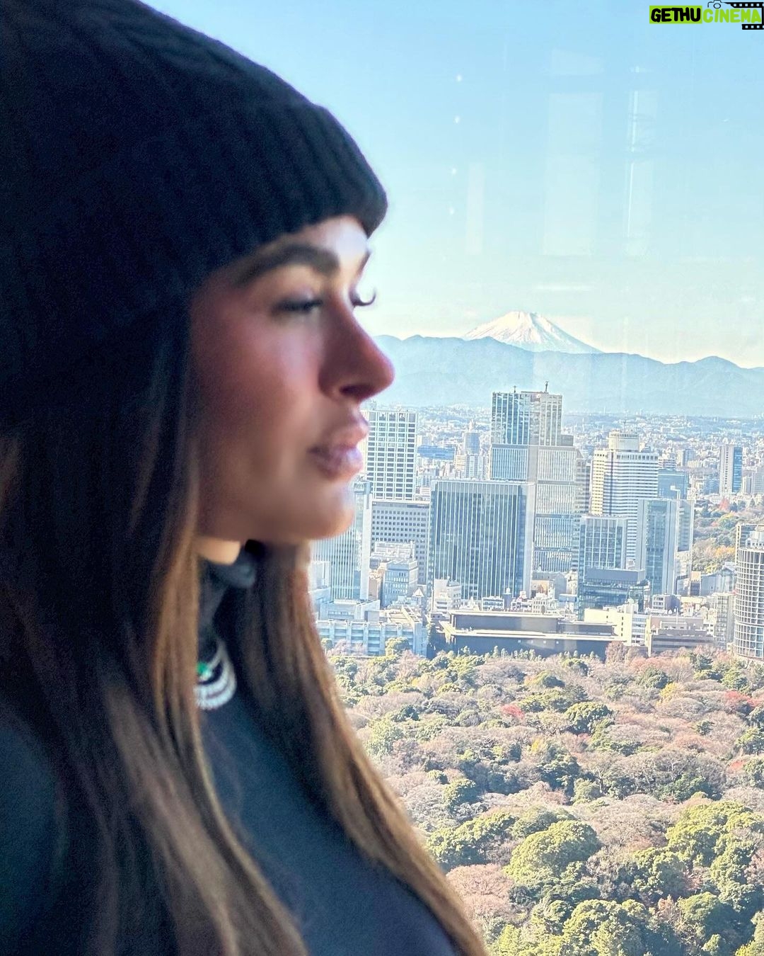 Galilea Montijo Instagram - El Monte Fuji 🗻 Y yo ❤️😍 #tokyo #montefuji Tokyo, Japan