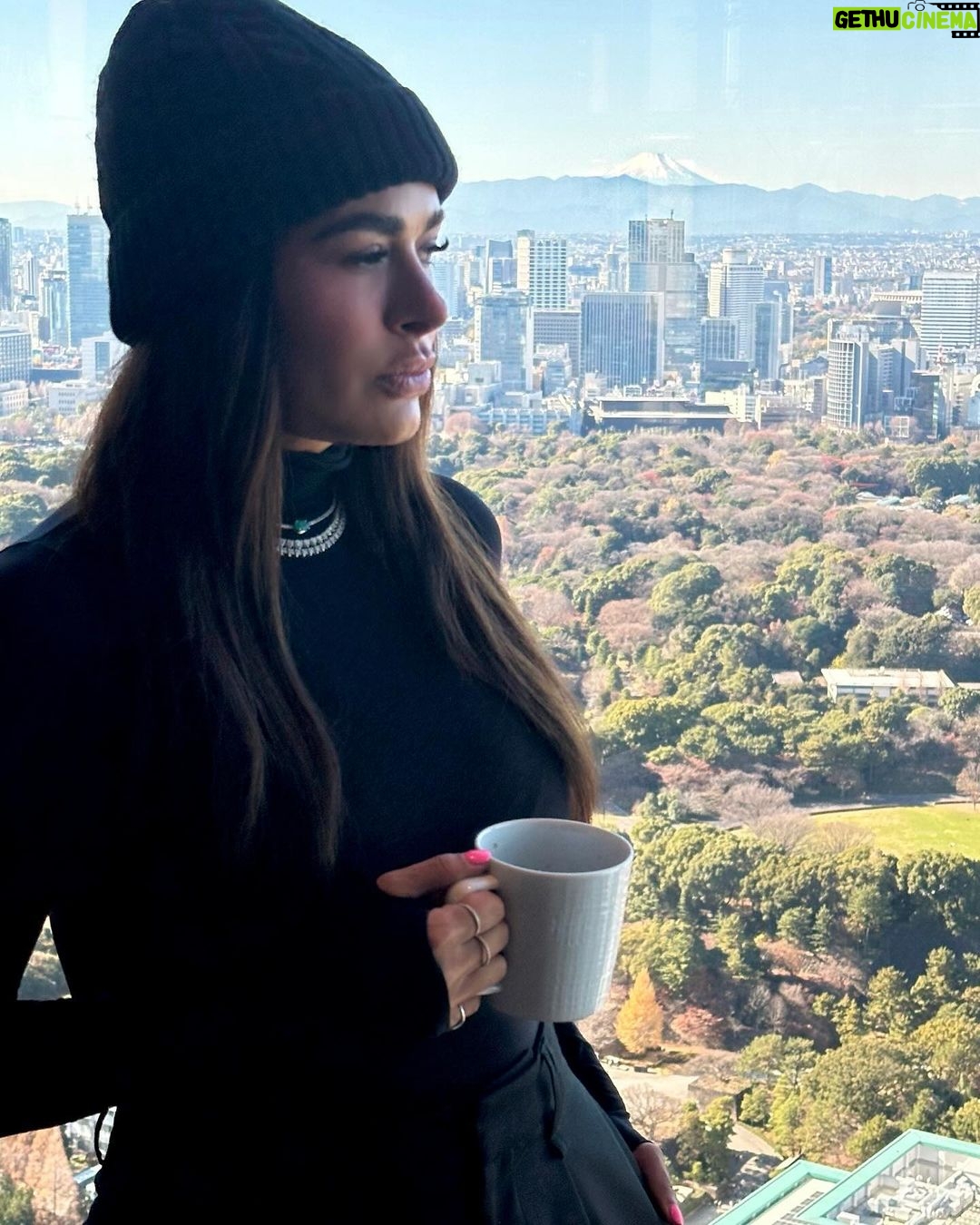 Galilea Montijo Instagram - El Monte Fuji 🗻 Y yo ❤️😍 #tokyo #montefuji Tokyo, Japan