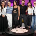 Galilea Montijo Instagram - Miércoles de rosada con las @netasdivinastv Las amooooo @natalia_tellez @danielamagun @consueloduval @paolarojas 💘💘 @canalunicable nos acompaña @gabrielsoto