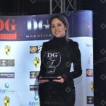 Gamila Awad Instagram - الحمد لله مبسوطة جداً وفخورة بحصولي على جائزة أفضل ممثلة شابة في السينما ٢٠٢٠ عن فيلم #بنات_ثانوي شكراً مهرجان دير جيست شكراً للجمهور اللي دعمني وصوتلي شكراً للمنتج الجميل أحمد السبكي على الثقة شكراً للمؤلف أيمن سلامة والمخرج محمود كامل وجميع زملائي و كل من شارك في هذا العمل. ❤️ Over the moon for my Award as “Best Young Actress Cinema 2020” by @dearguestmagazine Thanks to my beautiful team Styled by: @khemissi_imen Dress by: @najasaade Jewelry: @elbazjewelry Makeup: @rehamkhalifaa Hair and Nails: @herabeautylounge Photo by: @norayoussef_photography