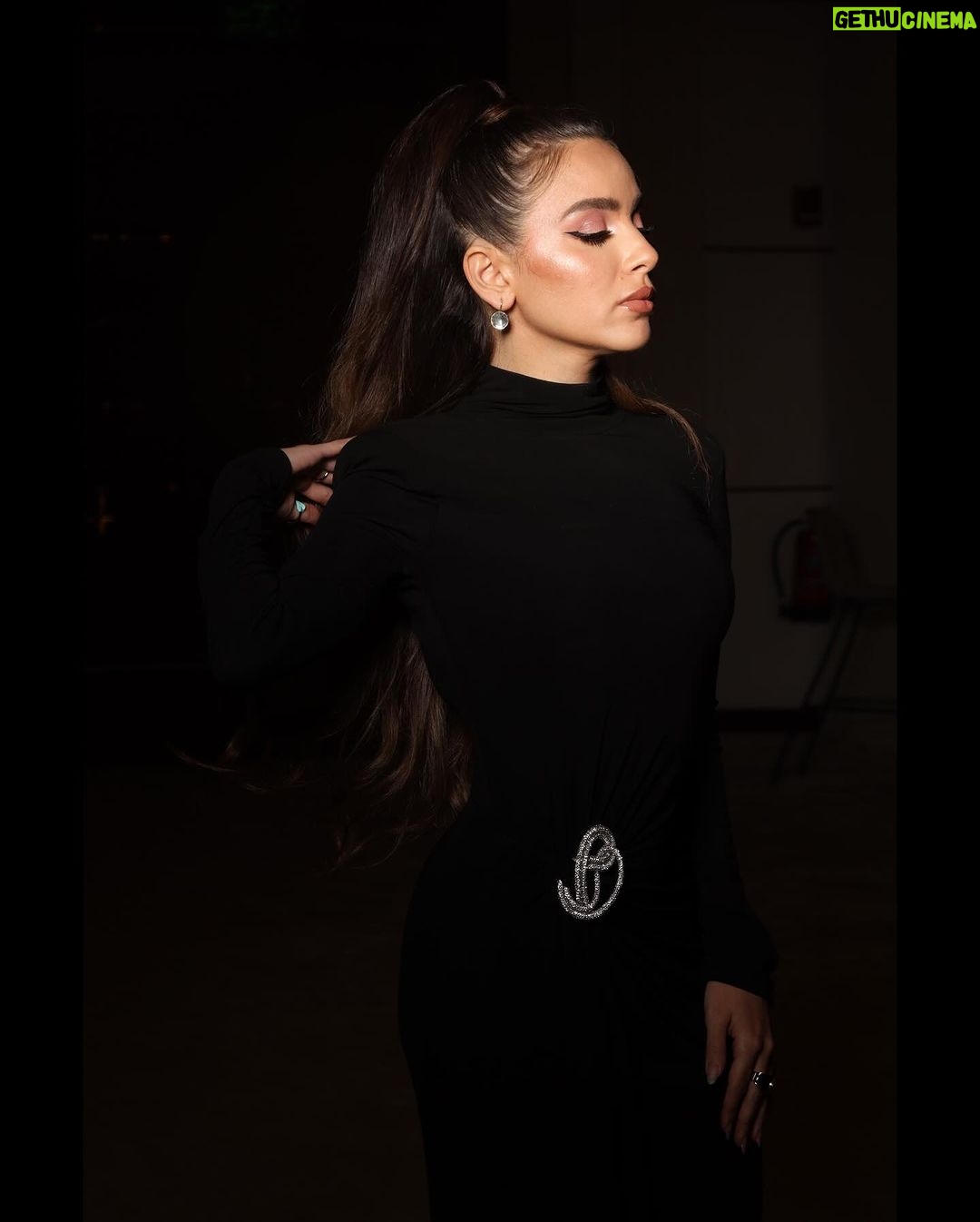 Gamila Awad Instagram - @redseafilm closing ceremony ✨ Thank you for celebrating art truely humbled with your great hospitality. My team you’ve done a remarkable job in awe of your dedication and love. Your cleverness is unmatched. Stylist: @yasminekenawi Makeup: @rehamkhalifaa Dress: @safiyaa_official Jewelry: @sarahabazajewelry Bag: @okhtein Hair: @alsagheersalons @malaksamy_1 Photography: @soma_photography19