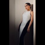 Gamila Awad Instagram - مهرجان الجونة السينمائي في دورته الاستثنائية في أسبوع أفلام فلسطينية و دايما سينما للإنسانية 🎬 في فستان تصميم @ramikadi تنسيق @yasminekenawi مكياچ @rehamkhalifaa شعر @alsagheersalons @mr.bishoo مجوهرات @houseofglamourjewellery تصوير @soma_photography19 El Gouna, مهرجان الجونه السينمائي