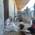 Gamze Özçelik Instagram - Sizi çok özledim çocuklar..🤍 Kahkahalarınızı, saflığınızı, sarılmalarınızı… @umudakosanlar #UmudaKosanlar #Orphan #Orphanage #Tanzania 📷: @saidtetik