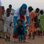 Gamze Özçelik Instagram - Kalpten kalbe giden o yol en çok sizinle güzel.💙 @umudakosanlar #DünyaÇocukGünü #WorldChildrensDay #Sudan Khartoum, Sudan