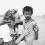 Gamze Özçelik Instagram - Afrika’nın çöllerinde bir güzele vuruldum..🖤 #Africa #Love #Children #Dessert #Tbt @umudakosanlar 📷: @yusufeksk Al Khurtum, Al Kharţūm, Sudan
