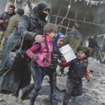 Gamze Özçelik Instagram - Duyuyormusun yükselen çığlığı, feryadı? Senin de için titriyor mu? Çok mu sağır oldu kalpler yoksa? Neredesin dünya? Neredesin insan hakları? Neredesin Birleşmiş Milletler? Doğu Guta’da katliam var❗️Ölüyor evlatlar, ölüyor analar babalar... Hadi uyan, hadi uyandır. Sesi ol, çığlığı ol mazlumun. Hadi...😢 #DoğuGuta #EastGhouta #Syria #AssadRegime #Russia