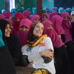 Gamze Özçelik Instagram - Hikayelerimiz farklı olsa da, hayallerimiz ve umutlarımız hep rengarenk bizim.🌷 @umudakosanlar #UmudaKosanlar #CoxBazar #Bangladesh #Orphanage #ArakanlıMülteciKampları Cox's Bazar, Bangladesh