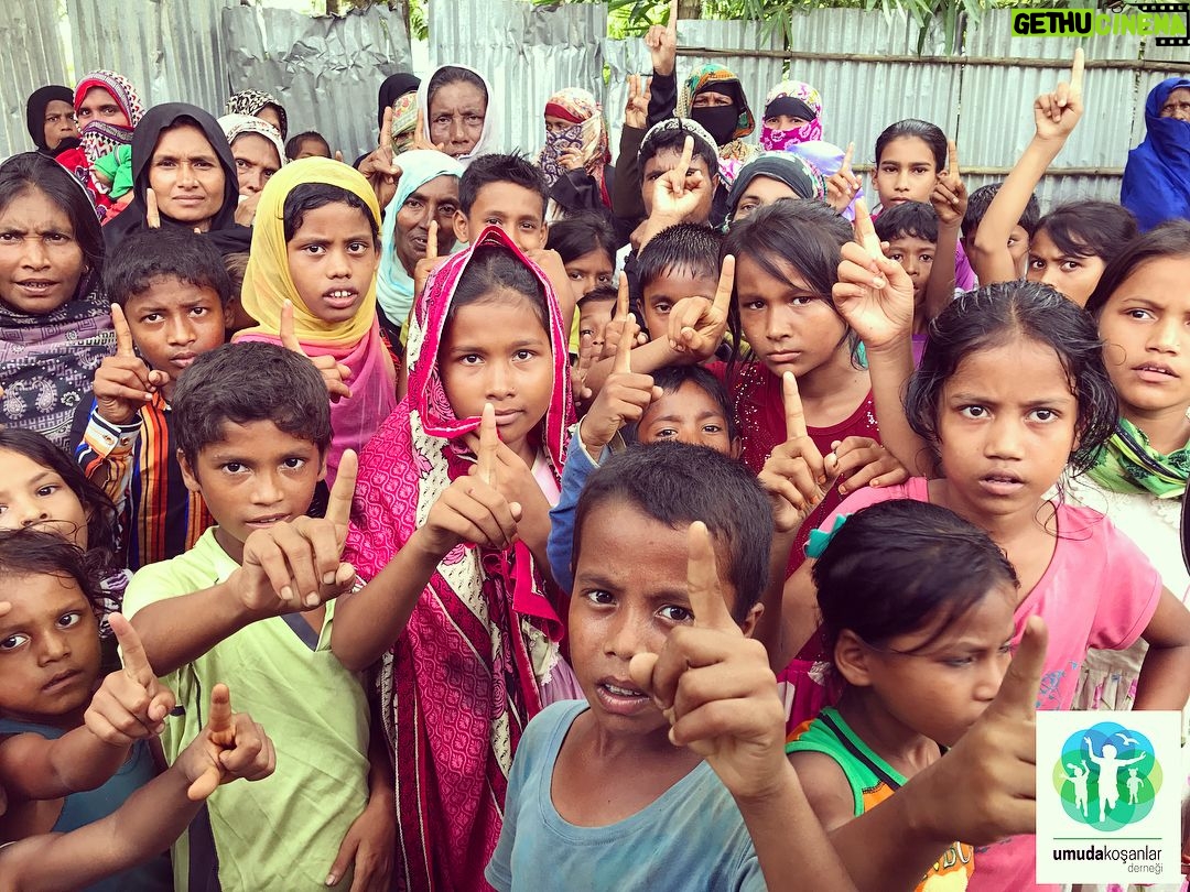 Gamze Özçelik Instagram - Arakan'lı canlardan selam getirdim sizlere. Dediler ki; 'Hakikat Birdir' ..☝🏻@umudakosanlar #UmudaKosanlar #Arakan #Bangladesh #Rohingya #Refugees 📸; @gamzeozcelikk