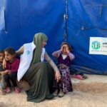 Gamze Özçelik Instagram - Sevmenin, gülümsemenin, affetmenin gücünü keşfet. Sabırlı ol, dua et, vazgeçme.. İlk başta sen unutma ki Gamze, önce sen ol ki, sözlerin nasihatten ötesi olabilsin. 💙💚 @umudakosanlar #UmudaKosanlar #Syria #İdlib #Aleppo #TBT.