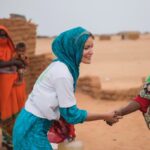 Gamze Özçelik Instagram - Bir canı Allah için sevmekten daha büyük zenginlik ne olabilir ki?.. ❤️🌹 #HamdOlsun #Somalia #Sudan #Africa #UmudaKosanlar @umudakosanlar