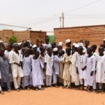 Gamze Özçelik Instagram - KURBAN BAYRAMI YAKLAŞIYOR 🎈 . Geçtiğimiz sene kurban bayramını “Umuda Koşanlar Derneği” olarak Afrika Sudan’da geçirmek nasip olmuştu. Yüzlerce çocuğumuzun, ailemizin karnının doyduğuna, yüzündeki gülümsemeye tanık olmanın yaşattığı manevi hazzı ve şükrü anlatmamın yolu yok. Bu sene de Allah nasip ederse, @umudakosanlar olarak Afrika Somali’de olacağız. Kurbanlarını dünyanın en mazlum ve zor coğrafyalarından birine göndermek isteyen kardeşlerim için bilgileri aşağıda paylaşıyorum. Çok sevgiler❤️ #UmudaKosanlar #Africa #Somalia #Kurban2018 #Aşk @umudakosanlar . Hisse bedeli: 525 tl. Küçükbaş kurban bedeli: 650 tl. dir. . 🌿Detaylı bilgi ve bağış hesapları için; 📞 0216 349 49 08 📱 0532 139 68 58 . . 🌿Online bağış ve hesap numaraları için; 🌐 www.umudakosanlar.org Açıklama bölümüne ‘Kurban’ yazmayı ve telefon numaranızı eklemeyi unutmayınız.