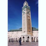 Gamze Özçelik Instagram - Şükürler olsun bizi yeniden #Ramazan 'a ulaştırdığın için Allah'ım... Şükürler olsun..❤️ Her Ramazan küçüklüğüm gelir aklıma.. İftarda toplanan aile fertleri, tutulan tekne oruçları, kuzenler, o sıcaklık.. Ne kadar altın değerinde duygularmış yaşananlar.. Şimdi görüyorum, duyuyorum yalnız yapılan iftarları, sahurları.. O sessizliği.. Ne güzel koparmışlar bizi bizden.. Bu Ramazan, her zaman olduğundan daha çok kalbimizi ve soframızı ailemize, kardeşlerimize, ihtiyaç sahiplerine açtığımız, daha çok gönüle misafir olduğumuz bir ay olur inşAllah.. Hayırlı, bereketli Ramazan'lar. 🌹🙌🏻❤️ #Fas #Morocco #Kazablanka #Casablanca #Hasan2Camii #HassaniiMosque 🕌 #Sene2012 #Tb #RamadanMubarak #RamadanKareem 🌙