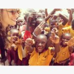 Gamze Özçelik Instagram - ❤️ Hepsi bizim çocuklarımız, hepsi bize emanet. İsterim ki, kahkahalarıyla inlesin tüm dünya. 🙌🏻🌍👫👬👭🌍 #23Nisan #ulusalegemenlikveçocukbayramı