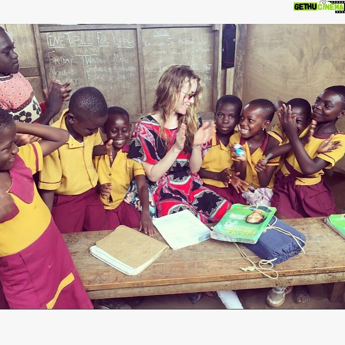 Gamze รzรงelik Instagram - โค๏ธ๐๐ง๐พ๐ฑ๐ปโโ๏ธ๐ฆ๐พ #Africa #tbt #village #school #volunteer #love #children #Ghana