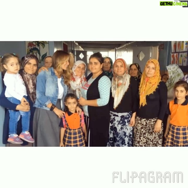 Gamze Özçelik Instagram - Kadını bir videoya sığdırmamı bekleme, kadını bir yazıyla anlatmamı da bekleme.. Herkes kalbi kadar görebilir, herkes kalbi kadar sevebilir.. Tüm emekçi kadınlarımızın günü kutlu olsun ❤️ #kadın #insan #can #8mart #8marchinternationalwomensday