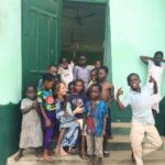 Gamze Özçelik Instagram - Siz sevgi ve muhabbeti yayın. Nefret zaten yeterince yayılmış durumda.. 🍀💚🙌🏻 #hayırlıcumalar #ötekileştirmeyehayır #africa #ghana #senyaberaku #mosque #charity #love #children Ghana West Africa