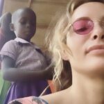 Gamze Özçelik Instagram - Sizi ne kadar özlediğimi anlatmamın, bir yolu yok sanırım çikolata çocuklarım 🍫 ❤️ #Africaiscalling 🔔 #Tanzania #ZanziBar#Ghana #Africa #Love #tb Hayırlı Cumalar🌹