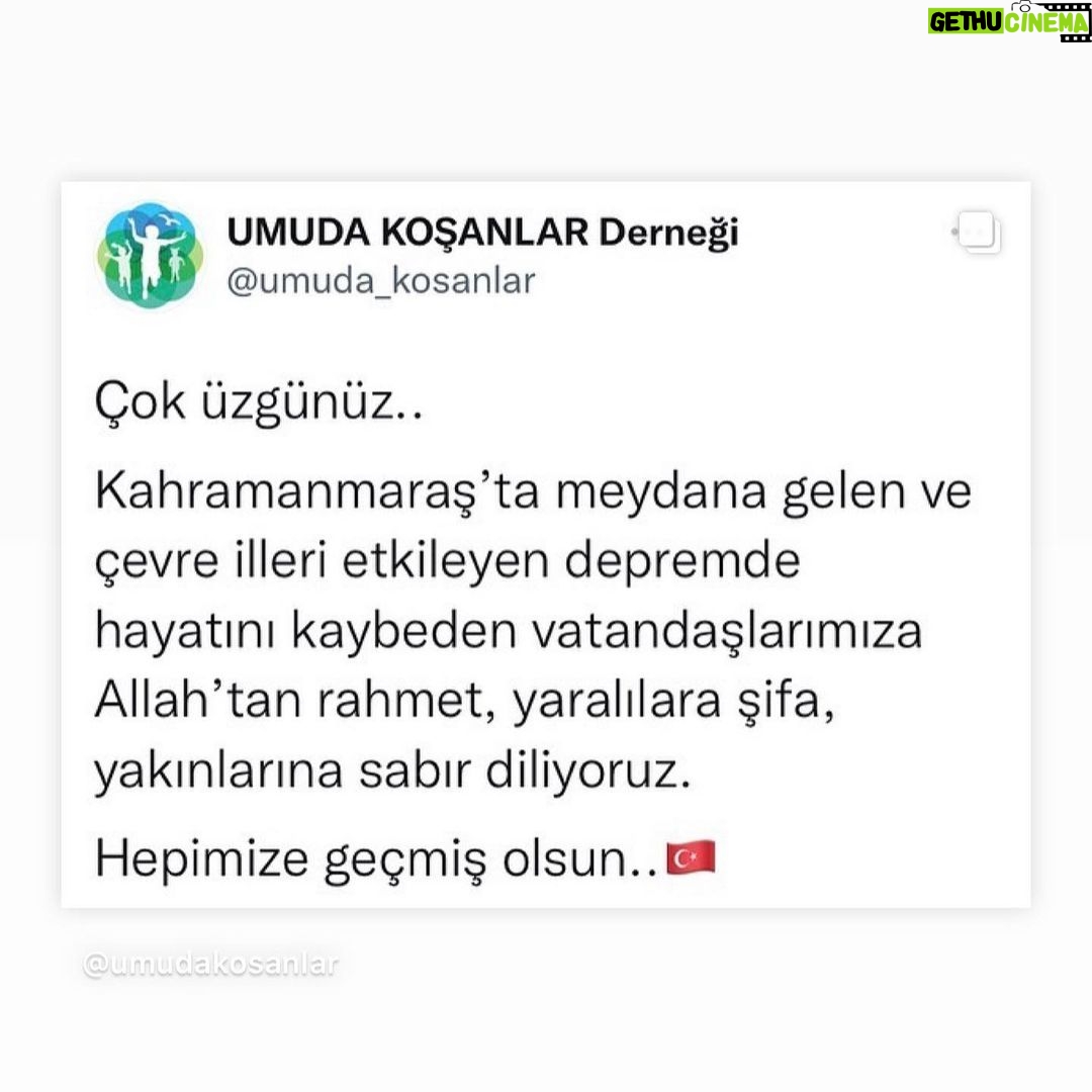 Gamze Özçelik Instagram - Çok üzgünüz.. Söyleyecek söz bulamıyorum… Allah zor durumdaki tüm canların ve yardım ulaştırmaya çalışan ekiplerin yar ve yardımcısı olsun.. #deprem @umudakosanlar