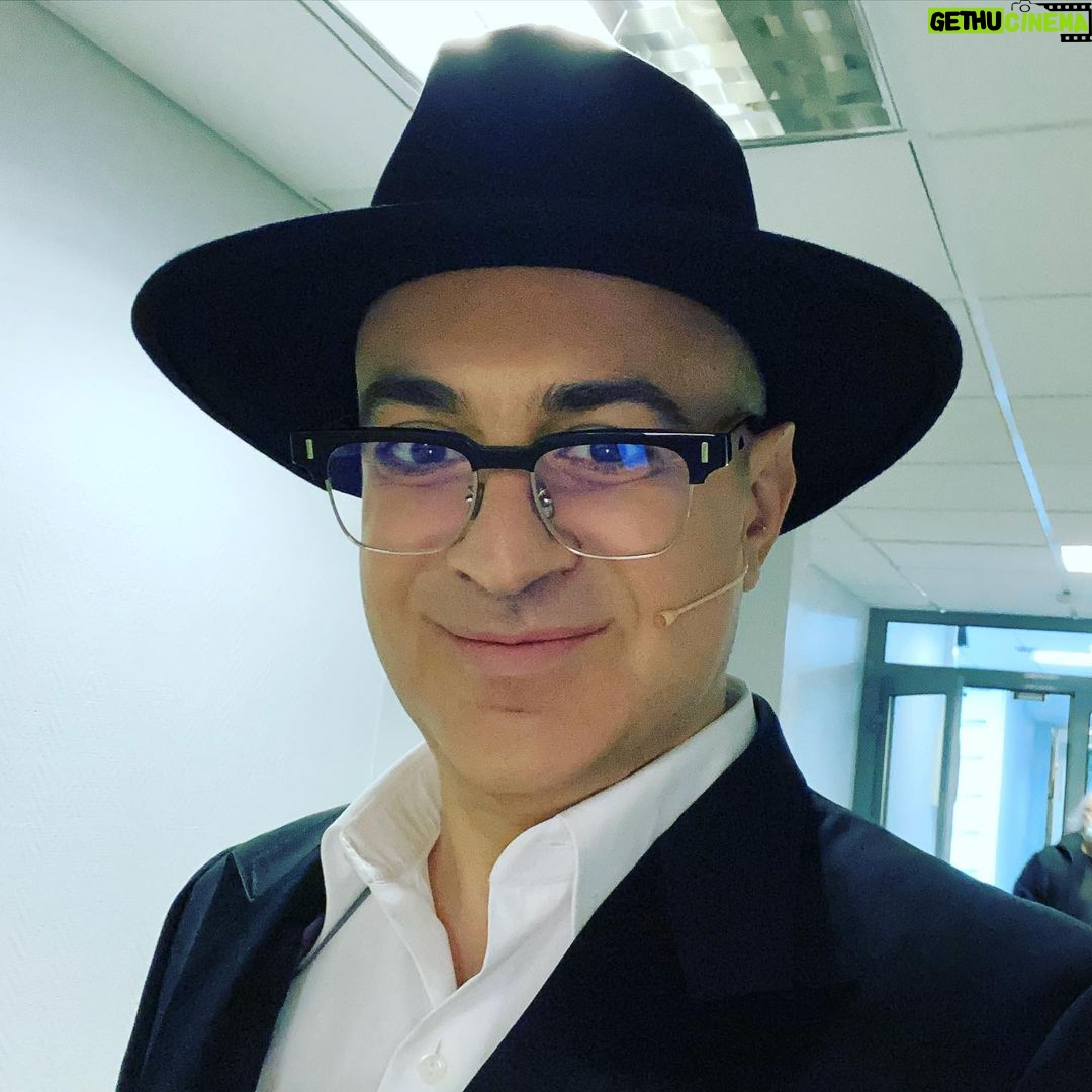 Garik Martirosyan - 39.5K Likes - Направление «Боярский Стайл»! Осталось шарфик «Зенит» накинуть и усы густые отрастить.