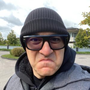 Garik Martirosyan Instagram - Прекрасныя нонче осени в Москвах!!! И холода, и теплы - все погоды на все вкуса! Ждем зим и весён! Там и леты поспеють! Всем спокойных ночей...