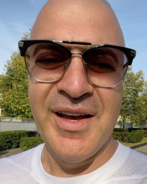 Garik Martirosyan Instagram - Жду. Пишите. Спасибо.