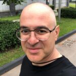 Garik Martirosyan Instagram - Летняя прическа в деле! Опять побрился налысо. Думал, что буду похож на Джейсона Стейтема или на Брюса Уиллиса. Снова получился просто лысый Мартиросян😂