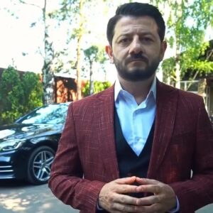 Garik Martirosyan Instagram - 😂😂😂😂 Вот как Галустян превращается в Жорика!!! Магия уася🔥🔥🔥🔥