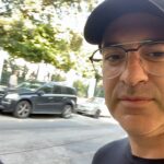 Garik Martirosyan Instagram - Не прошли с другом фейс-контроль в клуб. Стоим, поем, кайфуем на улице… Позитив!😎 Saint-Tropez
