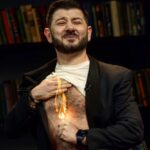 Garik Martirosyan Instagram - Сочинский фейерверк от Super Жорика 😂 Такого «зажигательного» выступления точно никто не ожидал... @m_galustyan 🔥 #супержорик #чтобылодальше #юмор #галустян