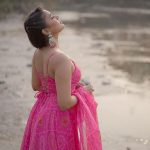 Garima Chaurasia Instagram – Shaam gulabi, sehar gulabi..💕
Pehar gulabi hai gulabi ye shehar ☀️
.
#gimaashi