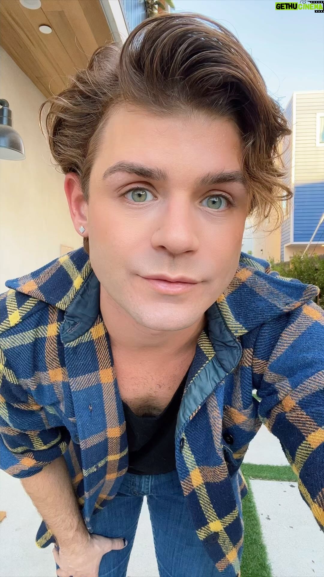Garrett Clayton Instagram - What do you think of this tech?! If y’all haven’t seen how awesome the #videoleap app is for editing, warping, and manipulating your vids, get on it! It’s so much fun to play around with that I could mess with it for hours! @videoleap_by_lightricks #LightricksPartner