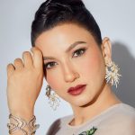 Gauahar Khan Instagram – Red-dy 🙋🏻‍♀️♥️ 

Low-key, just showing off my makeup skills ! 😬 💄