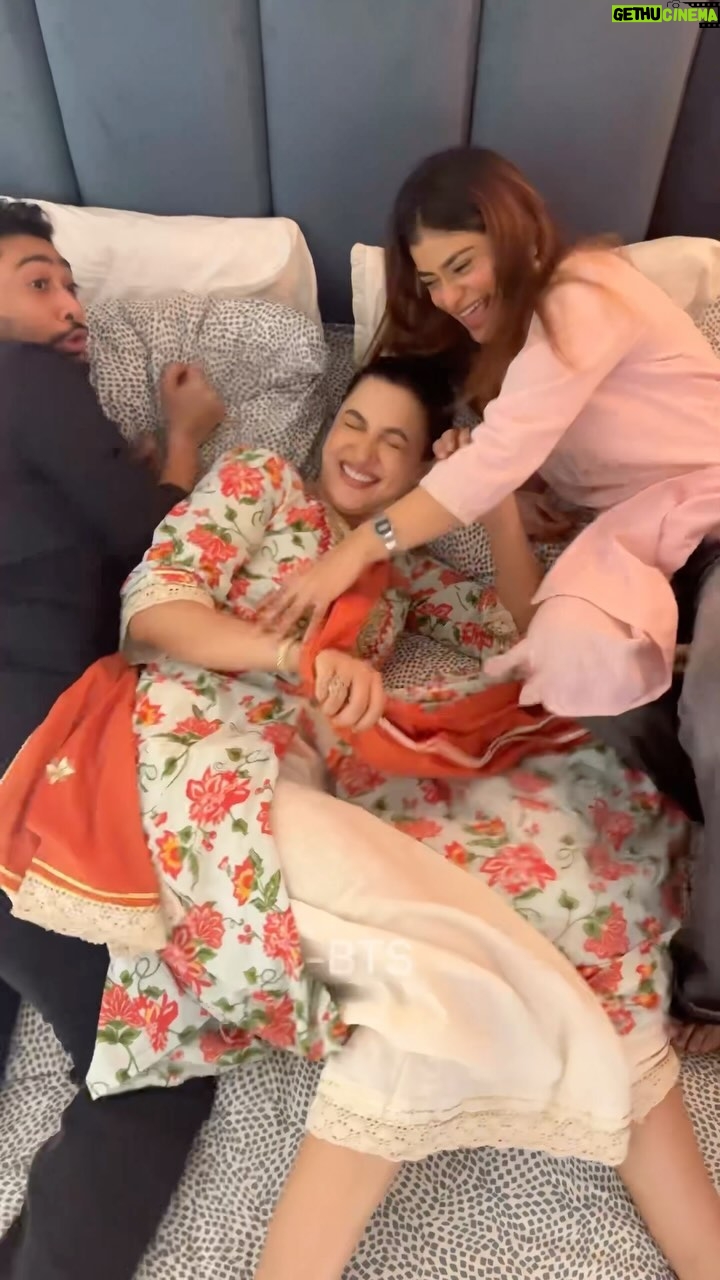 Gauahar Khan Instagram - Do you also love BTS😀 ? Why am I still laughing 😅