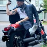 Gavin Leatherwood Instagram - Look at this big hog 🏍️