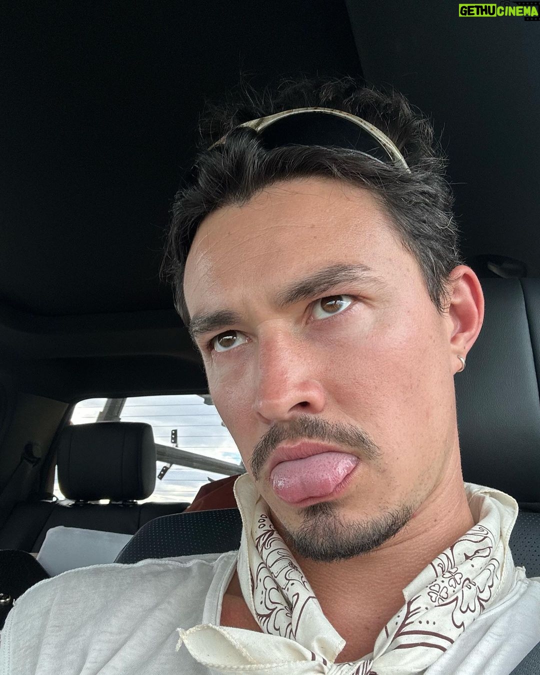 Gavin Leatherwood Instagram - just been wondering where I am, where I’ve been and where I’m going 🫶🏻✌🏻 Somewhere anywhere everywhere nowhere