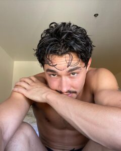 Gavin Leatherwood Instagram - Ready for the plunge 🌊🏊🏼‍♀️