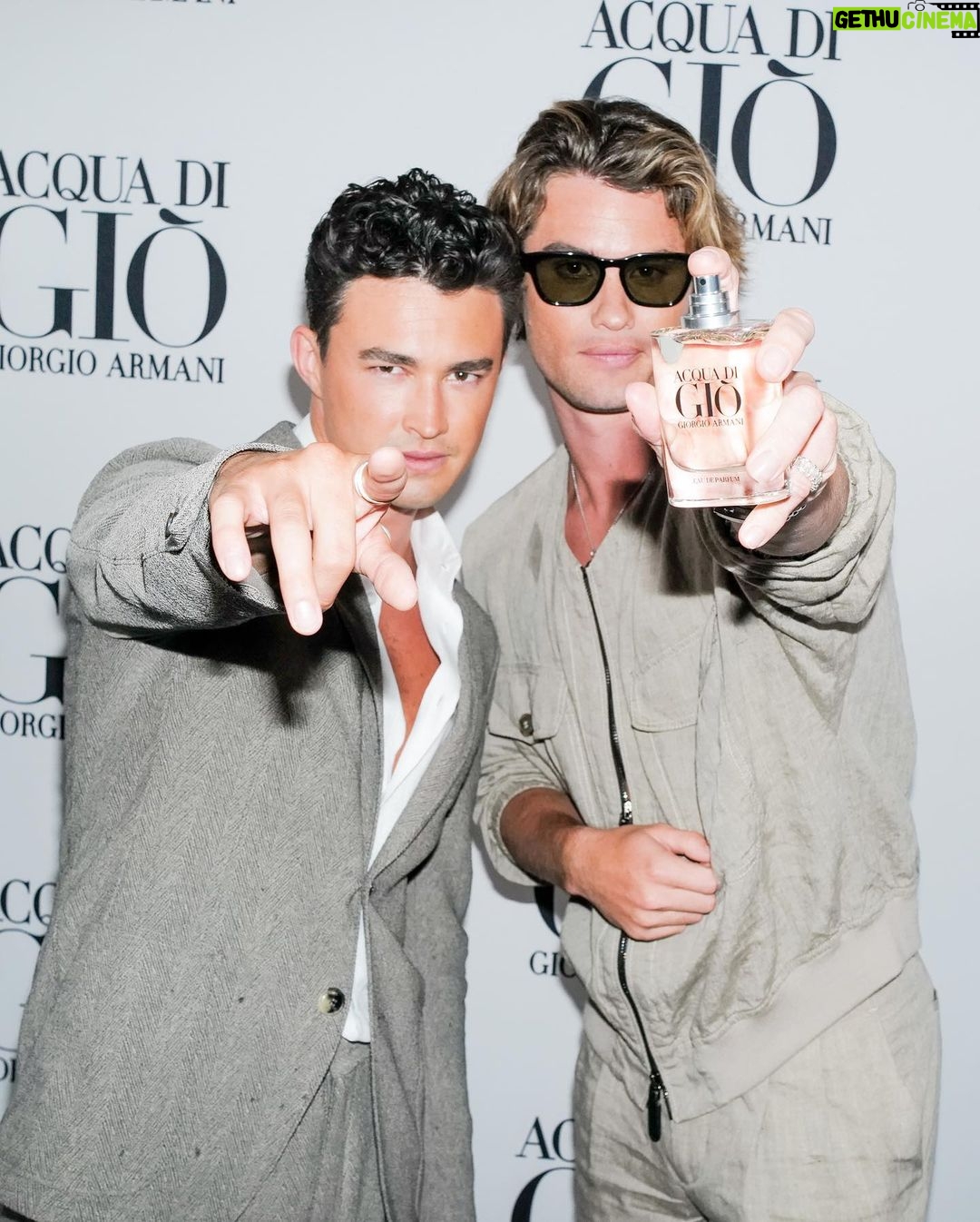 Gavin Leatherwood Instagram - Beautiful night with beautiful smelling people. Grateful for my @armanibeauty fam 🫶🏻 #armanibeauty #acquadigio #armanibeautypartner