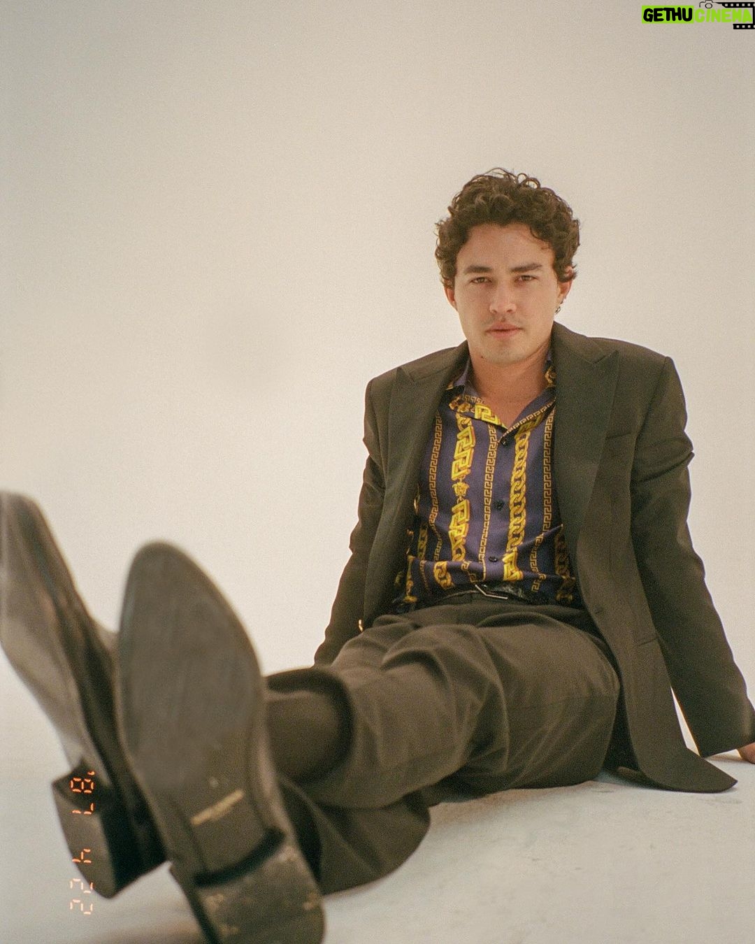 Gavin Leatherwood Instagram - Serious actors taking acting very seriously. Check out this serious acting (Table read of Julius Caesar) tomorrow at Noon PST! - Julius Caesar Live! By @acting4acause with @versace in benefit of @amfar Release date: March 15th, 2022 at 12:00pm PST/2pm CST/3pm EST Donations can be made at actingforacause.org to benefit amfAR. Directed and Produced by Brando Crawford @professorbrando Cameron Monaghan @cameronmonaghan as Julius Caesar Gavin Leatherwood @gavinleatherwood as Cassius Brandon Flynn @brandonflynn as Brutus Brando Crawford @professorbrando as Mark Antony Zelda Williams @zeldawilliams as Portia Grace Van Dien @gracevandien as Calphurnia Cliff Powell @cliffp3 as Cinna and Octavius Caesar Rivkah Reyes @rivkahreyes as Ligarius and Lepidus Andrew Matarazzo @andrewmatarazzo as Caska Assistant Directed and Co-Produced by Ty Molbak @tmolbak and Blue Collaborative 501(c)3 Associate Produced by: Joe Blakey @jrblakey and Sebastian Steinberger @seb_st_ Photography by: Johanna Block @johannablock and Robin Vega @robinvegapictures Director of Photography: Pavel Brenner @brennerpavel Animation by Christian Hanover @christian_hanover Edited/Colored by Reza Mehr @rezamehr Written by William Shakespeare Adapted by Michael Halberstam @halbermole and Scott Parkinson, with modifications by Brando Crawford B Cam Francisco Cortinas Gaffer and C Cam Lisa Tom @ltfilms Sound: Roman Nuñez, Joseph Hartshorn @hartshornsound, Johnny Furman @johnnyfurman PA: Sydney McCarthy @ssidkknee