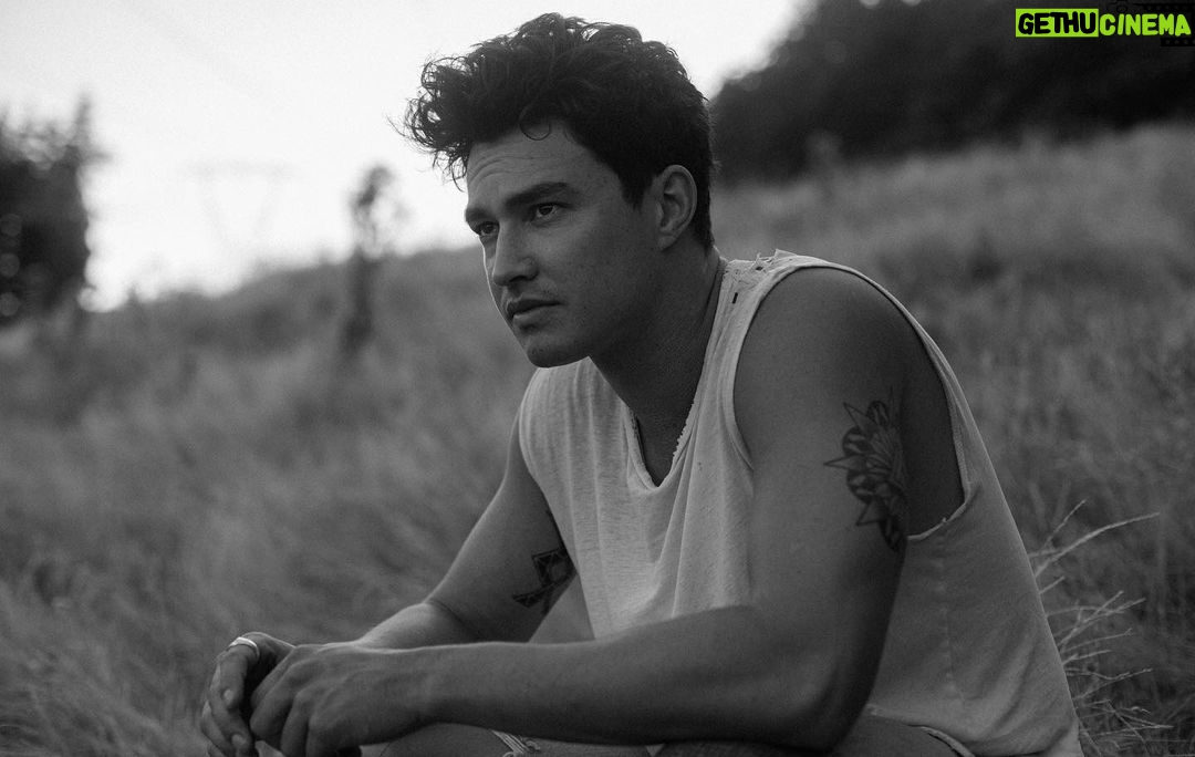 Gavin Leatherwood Instagram - I wonder if he takes you in to his arms and sees only freckles where I saw the stars🎧🎼 - New music coming Friday