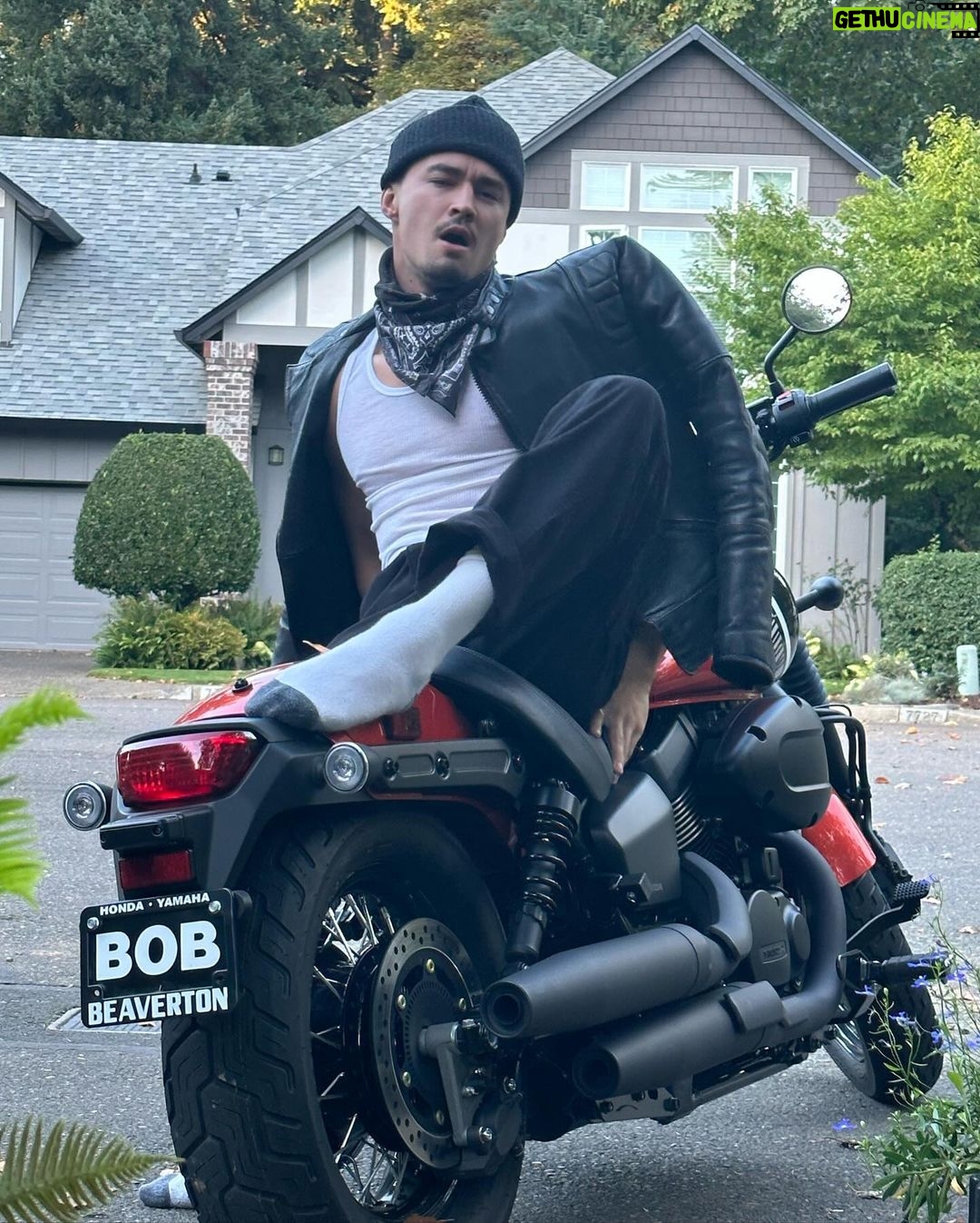 Gavin Leatherwood Instagram - Look at this big hog 🏍️