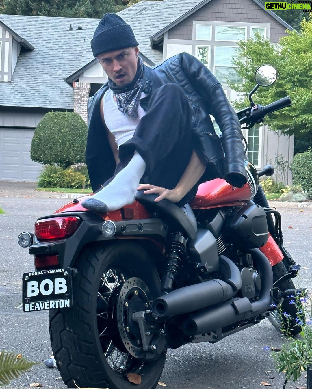 Gavin Leatherwood Instagram - Look at this big hog 🏍️