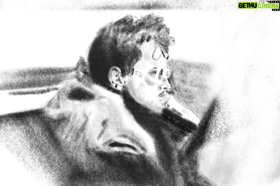 Gavin Leatherwood Instagram - @jakecloobeck took a picture of me and I tried to draw it ✍🏻 Los Angeles, California