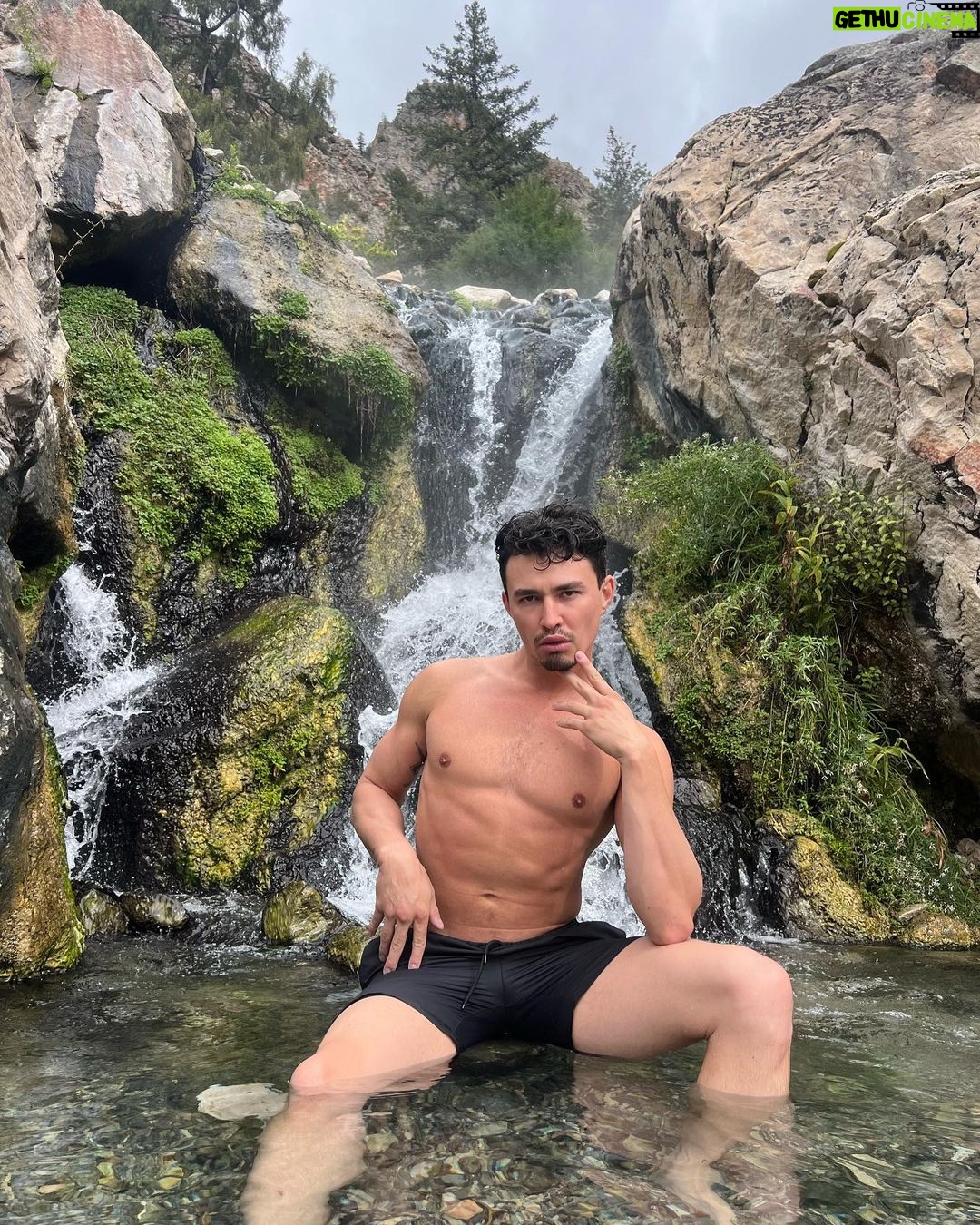 Gavin Leatherwood Instagram - just been wondering where I am, where I’ve been and where I’m going 🫶🏻✌🏻 Somewhere anywhere everywhere nowhere