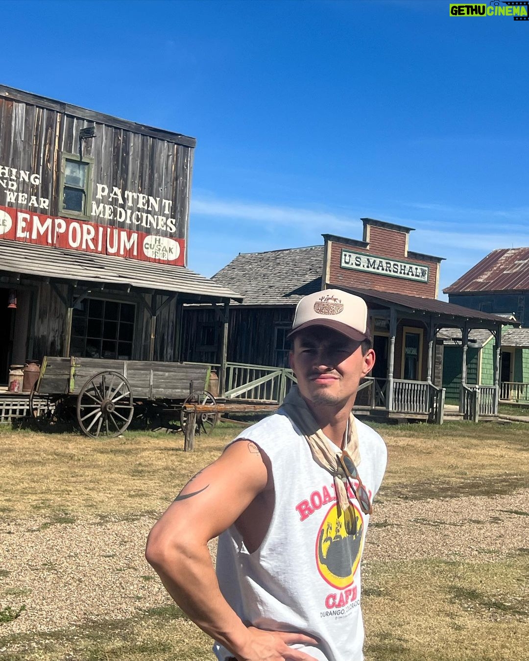 Gavin Leatherwood Instagram - just been wondering where I am, where I’ve been and where I’m going 🫶🏻✌🏻 Somewhere anywhere everywhere nowhere