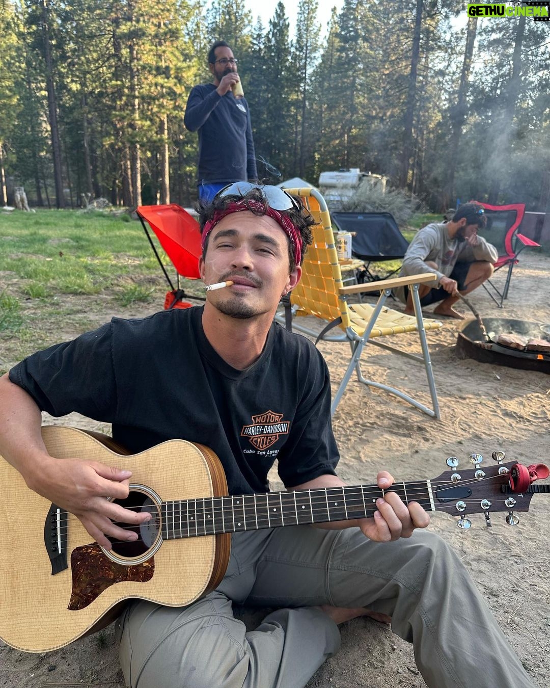 Gavin Leatherwood Instagram - Get out in Nature, put your feet in the dirt, howl at the moon and surround yourself with good people. This shit warms my heart 🤍