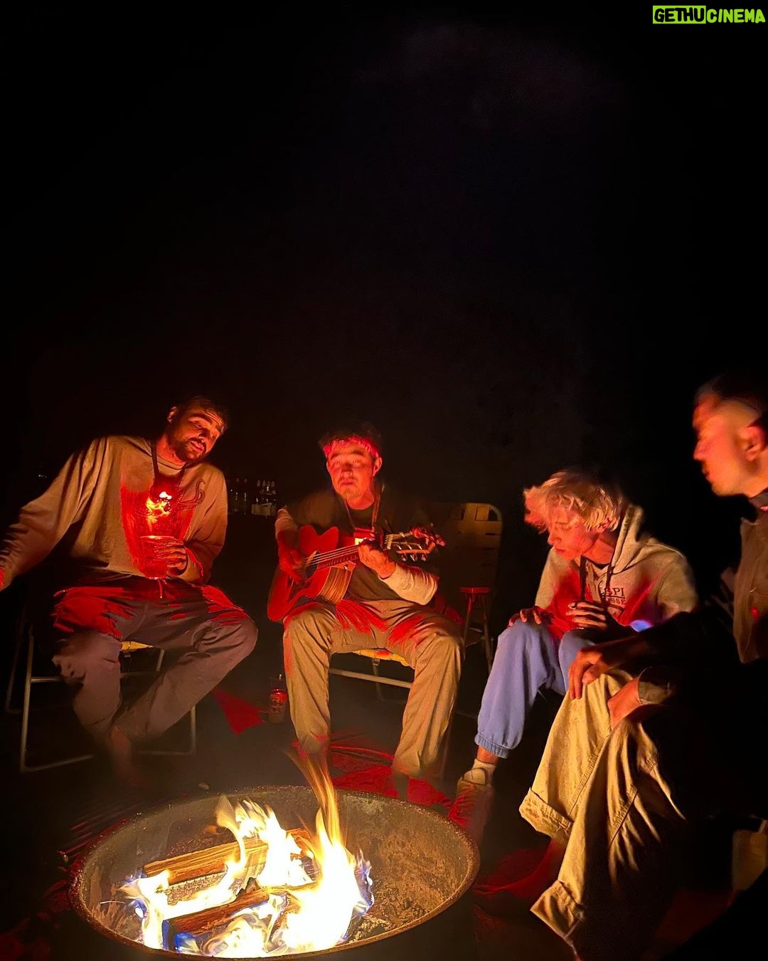 Gavin Leatherwood Instagram - Get out in Nature, put your feet in the dirt, howl at the moon and surround yourself with good people. This shit warms my heart 🤍