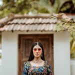 Gayathri Suresh Instagram - •PALLAVI•✨ SHOOT - @storiesofajay MUA - @makeover_by_sruthivipin_ Stylist - @studio.alamara ORNAMENTS - @golden_cup_fashion_jewellery